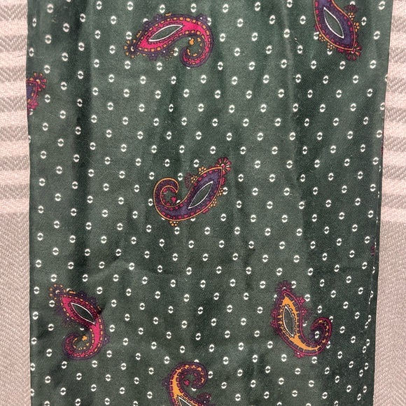 Vintage “Old Money” Aesthetic Scarf - Picture 3 of 3